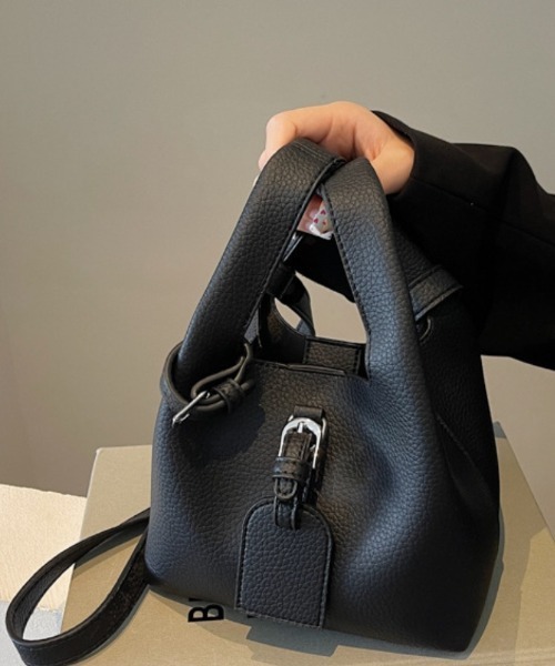 Ritzy(リッツィー)の「ポーチ付き バケット ショルダーバッグ(ショルダーバッグ・レディース・ブラック/グレイッシュベージュ/ブラウン・FREE)」の6枚目の写真