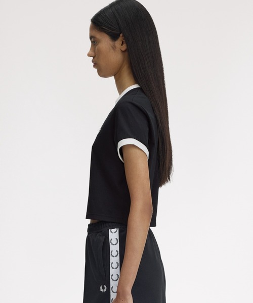 FRED PERRY(フレッドペリー)の「Cropped Ringer T-Shirt/クロップドTシャツ(Tシャツ/カットソー・レディース・グリーン/ホワイト/ピンク/ネイビー/マルーン/ブラック・10)」の22枚目の写真