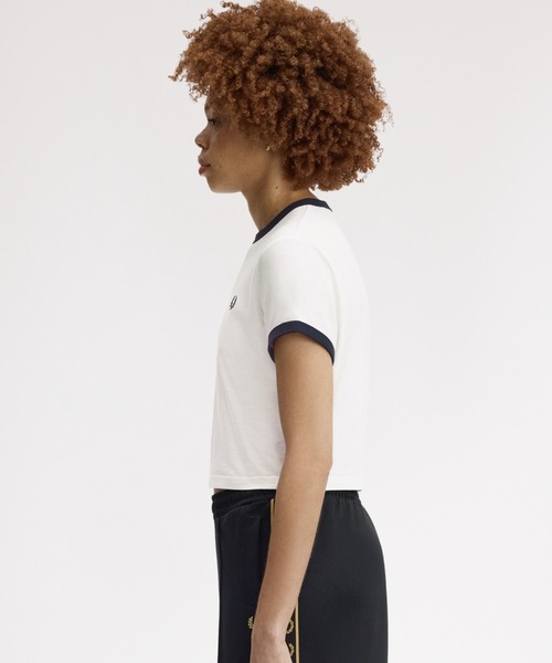 FRED PERRY（フレッドペリー）の「Cropped Ringer T-Shirt／クロップドＴシャツ（Tシャツ/カットソー・レディース・グリーン/ホワイト/ピンク/ネイビー/マルーン/ブラック・10）」の9枚目の写真