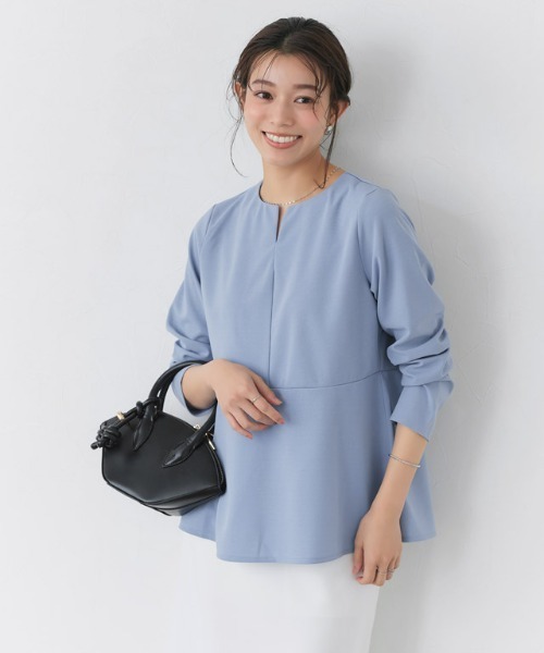 Pierrot(ピエロ)の「【接触冷感/UV/ウォッシャブル】キーネックペプラムTブラウス(シャツ/ブラウス・レディース・ブルー/グレー/オフホワイト/ブラック/ネイビー・L/M)」の9枚目の写真