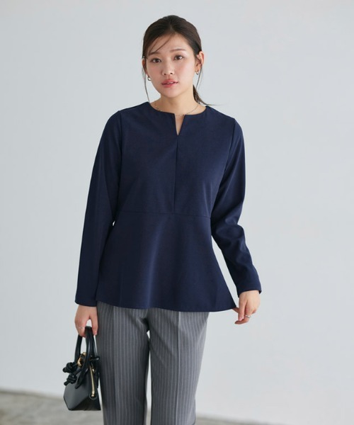 Pierrot(ピエロ)の「【接触冷感/UV/ウォッシャブル】キーネックペプラムTブラウス(シャツ/ブラウス・レディース・ブルー/グレー/オフホワイト/ブラック/ネイビー・L/M)」の14枚目の写真