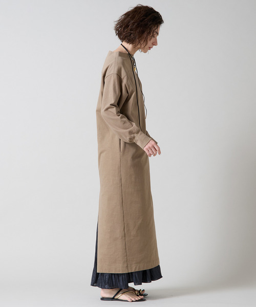 Liesse（リエス）の「オフショルダーロングワンピース（ワンピース・レディース・モカ/チャコールグレー・FREE）」の3枚目の写真