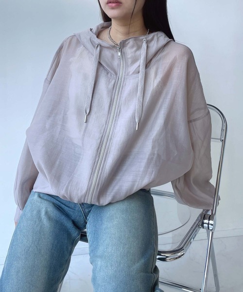 AS KNOW AS plus（アズノゥアズプラス）の「●【軽量】フーディボリュームシアーブルゾン（ブルゾン・レディース・アイボリー/ブラック/グレイッシュベージュ/ブルー・FREE）」の3枚目の写真