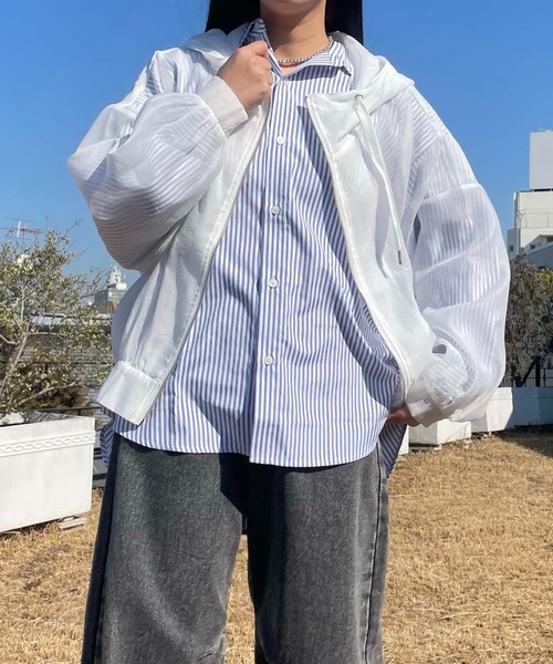 AS KNOW AS plus（アズノゥアズプラス）の「●【軽量】フーディボリュームシアーブルゾン（ブルゾン・レディース・アイボリー/ブラック/グレイッシュベージュ/ブルー・FREE）」の5枚目の写真