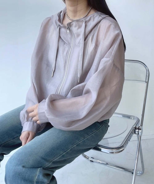 AS KNOW AS plus（アズノゥアズプラス）の「●【軽量】フーディボリュームシアーブルゾン（ブルゾン・レディース・アイボリー/ブラック/グレイッシュベージュ/ブルー・FREE）」の17枚目の写真