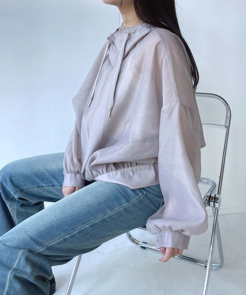 AS KNOW AS plus（アズノゥアズプラス）の「●【軽量】フーディボリュームシアーブルゾン（ブルゾン・レディース・アイボリー/ブラック/グレイッシュベージュ/ブルー・FREE）」の18枚目の写真