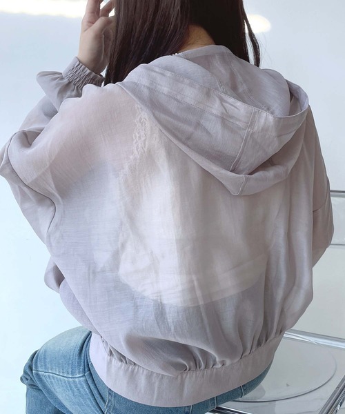 AS KNOW AS plus（アズノゥアズプラス）の「●【軽量】フーディボリュームシアーブルゾン（ブルゾン・レディース・アイボリー/ブラック/グレイッシュベージュ/ブルー・FREE）」の21枚目の写真