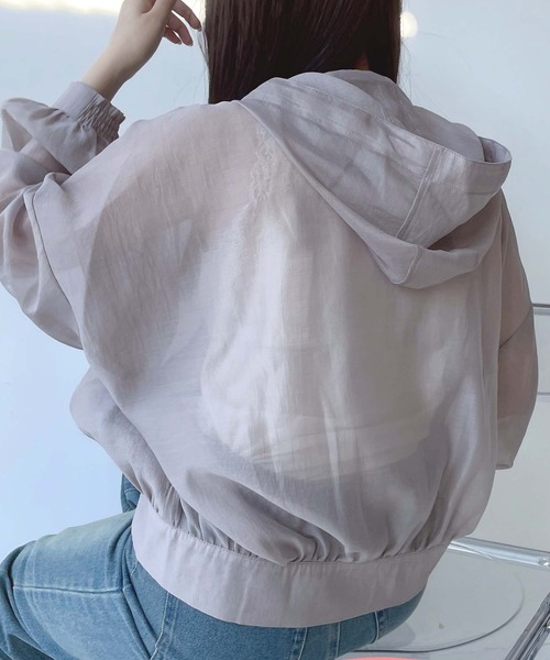 AS KNOW AS plus（アズノゥアズプラス）の「●【軽量】フーディボリュームシアーブルゾン（ブルゾン・レディース・アイボリー/ブラック/グレイッシュベージュ/ブルー・FREE）」の22枚目の写真