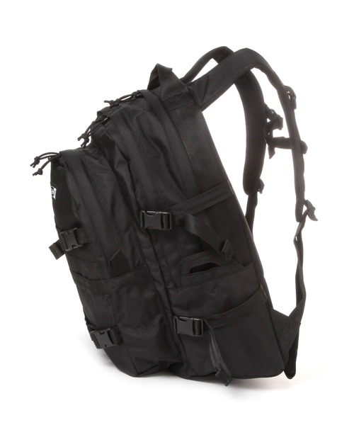 NEW ERA(ニューエラ)の「【NEW ERA(ニューエラ)】キャリアパック 35L(バックパック/リュック・メンズ・ブラック・FREE)」の2枚目の写真
