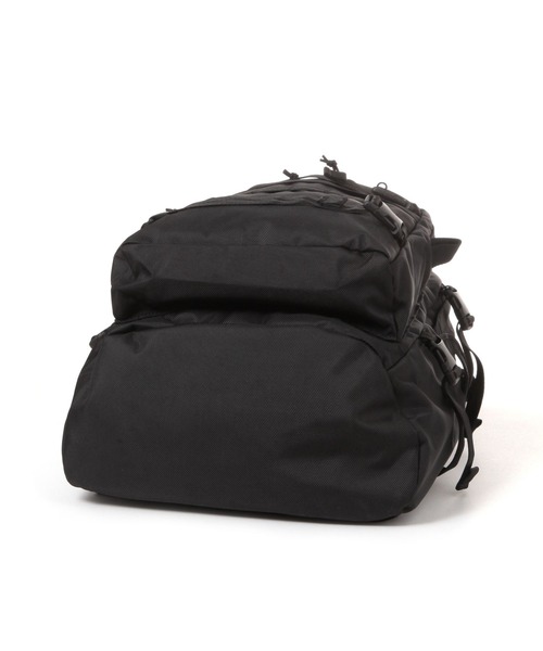 NEW ERA(ニューエラ)の「【NEW ERA(ニューエラ)】キャリアパック 35L(バックパック/リュック・メンズ・ブラック・FREE)」の4枚目の写真