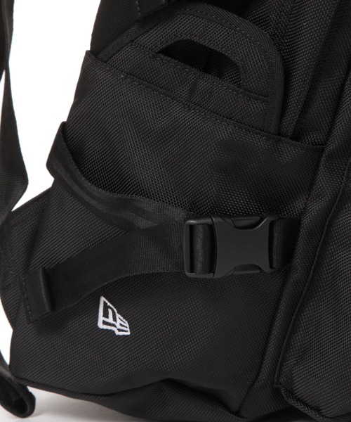 NEW ERA(ニューエラ)の「【NEW ERA(ニューエラ)】キャリアパック 35L(バックパック/リュック・メンズ・ブラック・FREE)」の8枚目の写真