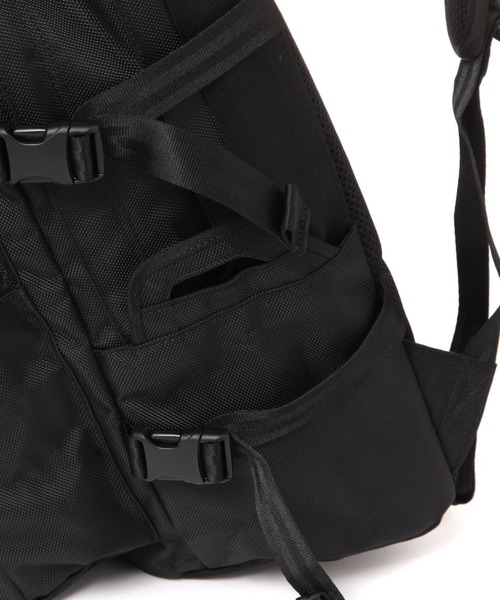 NEW ERA(ニューエラ)の「【NEW ERA(ニューエラ)】キャリアパック 35L(バックパック/リュック・メンズ・ブラック・FREE)」の9枚目の写真