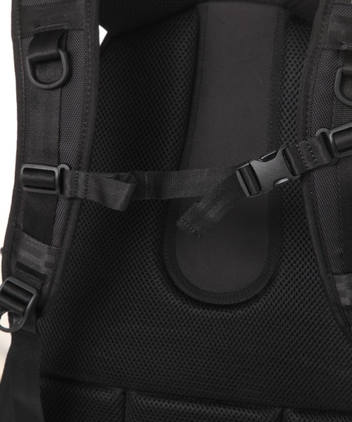 NEW ERA(ニューエラ)の「【NEW ERA(ニューエラ)】キャリアパック 35L(バックパック/リュック・メンズ・ブラック・FREE)」の11枚目の写真