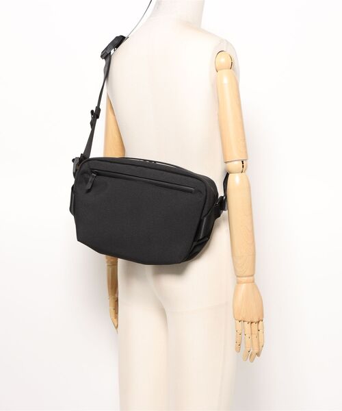 ALPAKA(アルパカ)の「GO SLING スリングバッグ 5.5L(ショルダーバッグ・メンズ・ブラック・ONE SIZE)」の7枚目の写真