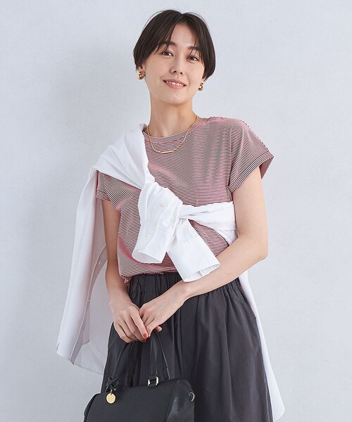 green label relaxing(グリーンレーベルリラクシング)の「グロッシー フレンチスリーブ Tシャツ -制菌-(Tシャツ/カットソー・レディース・その他2/その他1/その他3/オフホワイト/ブラック/その他4・38/40)」の5枚目の写真