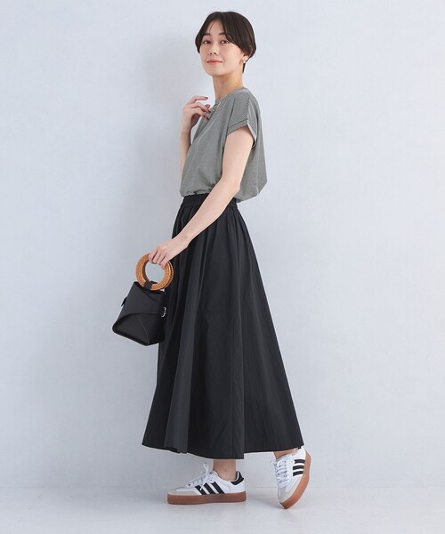 green label relaxing(グリーンレーベルリラクシング)の「グロッシー フレンチスリーブ Tシャツ -制菌-(Tシャツ/カットソー・レディース・その他2/その他1/その他3/オフホワイト/ブラック/その他4・38/40)」の9枚目の写真