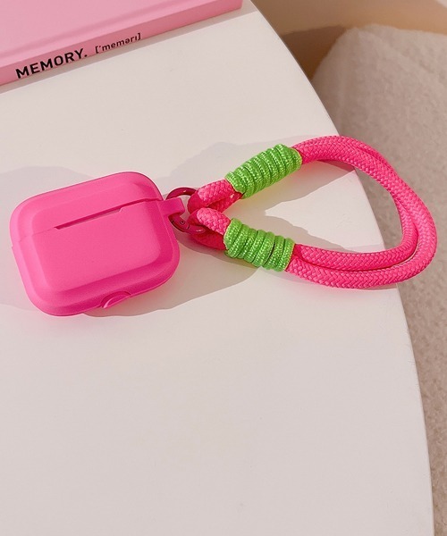 Fun & Daily(ファンアンドデイリー)の「カラーストラップ&シリコンケース AirPods Pro 2 第2世代(ヘッドフォン/イヤホン・レディース・ベージュ/イエロー/ミント/ピンク・FREE)」の4枚目の写真