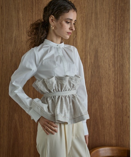 ERADIE(エラディエ)の「Raffle Peplum Top ラッフルペプラムTOP(シャツ/ブラウス・レディース・ストライプ/ホワイト/ブラック・FREE)」の7枚目の写真
