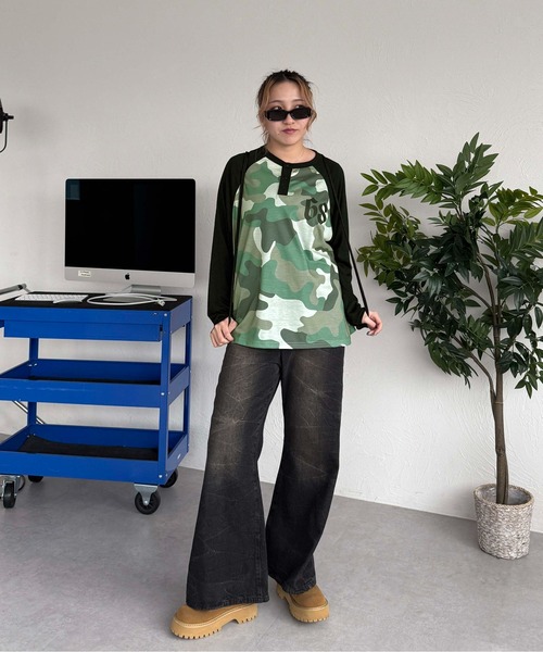 sedacle(セダクル)の「ナンバリング迷彩ユニフォームロンT(Tシャツ/カットソー・メンズ・カーキ/ブラック/ピンク・LARGE/MEDIUM/SMALL)」の14枚目の写真