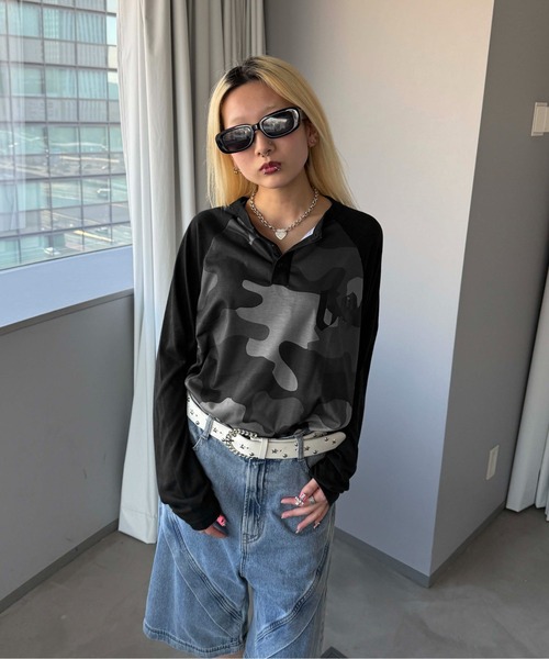 sedacle(セダクル)の「ナンバリング迷彩ユニフォームロンT(Tシャツ/カットソー・メンズ・カーキ/ブラック/ピンク・LARGE/MEDIUM/SMALL)」の22枚目の写真