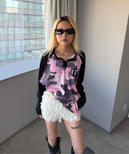 sedacle(セダクル)の「ナンバリング迷彩ユニフォームロンT(Tシャツ/カットソー・メンズ・カーキ/ブラック/ピンク・LARGE/MEDIUM/SMALL)」の10枚目の写真