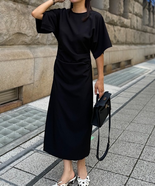 大きな家紋のストレートワンピース
