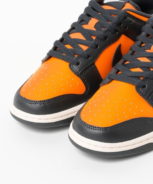 NIKE（ナイキ）の「NIKE / DUNK LOW RETRO（スニーカー・メンズ・オレンジ・27.0cm/26.0cm/29.0cm/28.5cm/26.5cm）」の3枚目の写真