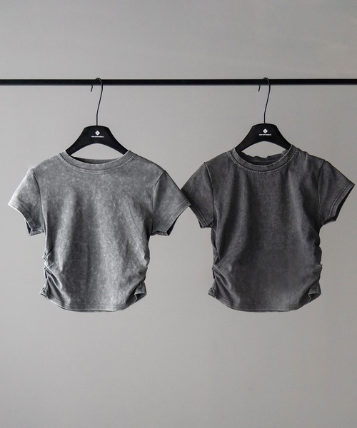 me+em select（ミームセレクト）の「【 ２color 】サイドギャザー半袖ヴィンテージTシャツ ／ side shirring short slleve vintage T-shirt　※※（Tシャツ/カットソー・レディース・グレー/ブラック・FREE）」の3枚目の写真