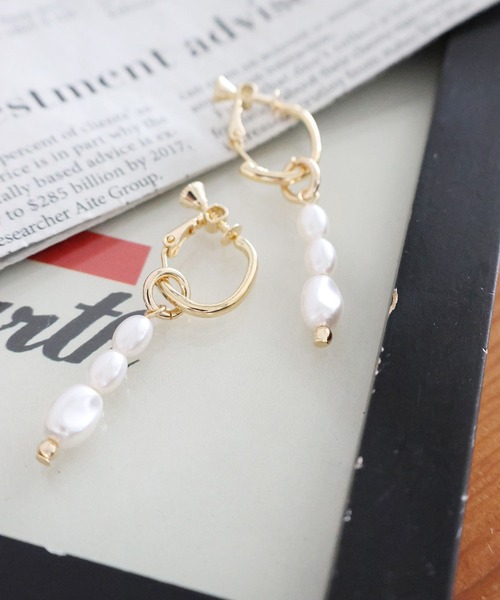 niko and...（ニコアンド）の「3連ビーズイヤリング（イヤリング・レディース・イエロー/グレー・0）」の2枚目の写真