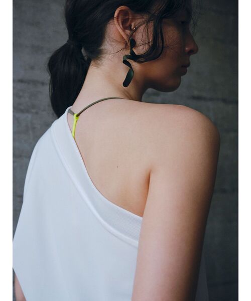 UN3D.（アンスリード）の「T LINE BRA TOP / ティーラインブラトップ（キャミソール・レディース・ブラウン/ブラック/カーキ・36/38）」の4枚目の写真