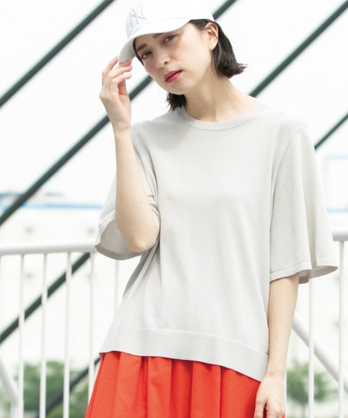 OPAQUE.CLIP（オペークドットクリップ）の「《6色展開/S-LLサイズ》フレアスリーブニット【UV/接触冷感/抗ピル/洗濯機洗い可】（ニット/セーター・レディース・ブラック/ホワイト/ブラウン系その他/ブルー系その他/イエロー/ライトグレー・36/38/40/42）」の4枚目の写真