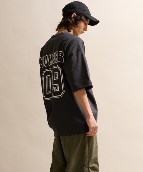 すぐ届く【別注レア】NEEDLES ロゴナンバー フットボールTシャツ NEEDLES（ニードルズ）のメンズのTシャツ・カットソー通販｜BEAMS
