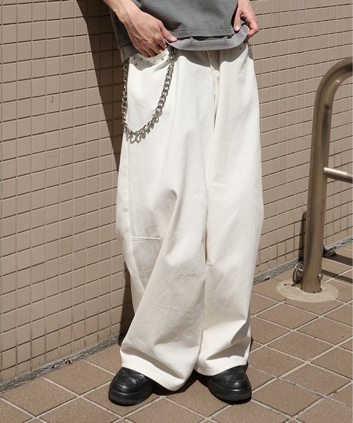 Perushu(ペルーシュ)の「Studded Design Wide Balloon Pants/スタッズデザインワイドバルーンパンツ(デニムパンツ・メンズ・ブラック/インディゴブルー/ホワイト/ブラック系・SMALL/MEDIUM/LARGE)」の1枚目の写真
