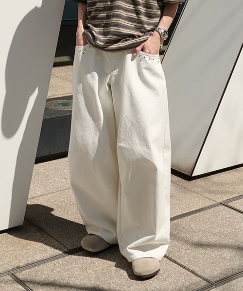 Perushu(ペルーシュ)の「Studded Design Wide Balloon Pants/スタッズデザインワイドバルーンパンツ(デニムパンツ・メンズ・ブラック/インディゴブルー/ホワイト/ブラック系・SMALL/MEDIUM/LARGE)」の5枚目の写真