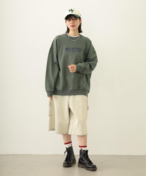 MILKFED.(ミルクフェド)の「STENCIL LOGO WIDE CREW SWEAT TOP(スウェット・レディース・オフホワイト/ブラック/オリーブ・M/L)」の7枚目の写真