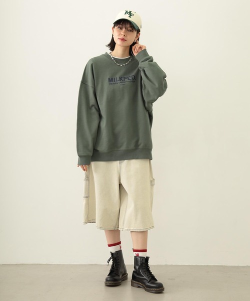 MILKFED.(ミルクフェド)の「STENCIL LOGO WIDE CREW SWEAT TOP(スウェット・レディース・オフホワイト/ブラック/オリーブ・M/L)」の8枚目の写真