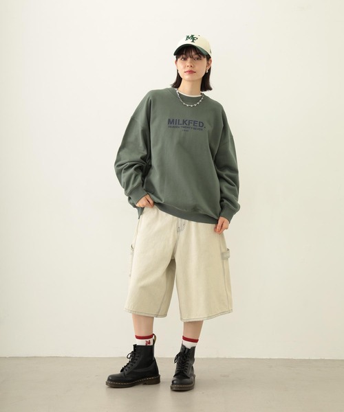 MILKFED.(ミルクフェド)の「STENCIL LOGO WIDE CREW SWEAT TOP(スウェット・レディース・オフホワイト/ブラック/オリーブ・M/L)」の9枚目の写真