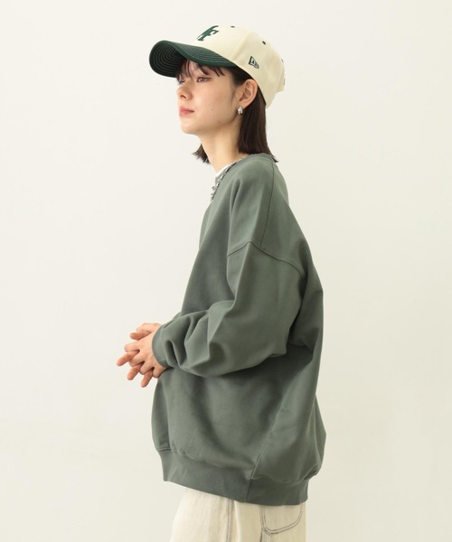 MILKFED.(ミルクフェド)の「STENCIL LOGO WIDE CREW SWEAT TOP(スウェット・レディース・オフホワイト/ブラック/オリーブ・M/L)」の4枚目の写真