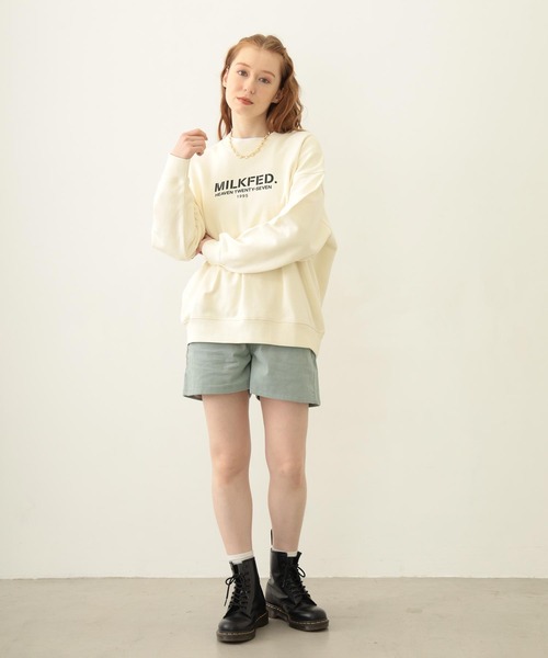 MILKFED.(ミルクフェド)の「STENCIL LOGO WIDE CREW SWEAT TOP(スウェット・レディース・オフホワイト/ブラック/オリーブ・M/L)」の12枚目の写真