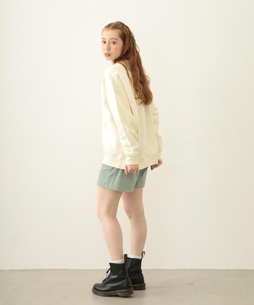 MILKFED.(ミルクフェド)の「STENCIL LOGO WIDE CREW SWEAT TOP(スウェット・レディース・オフホワイト/ブラック/オリーブ・M/L)」の14枚目の写真