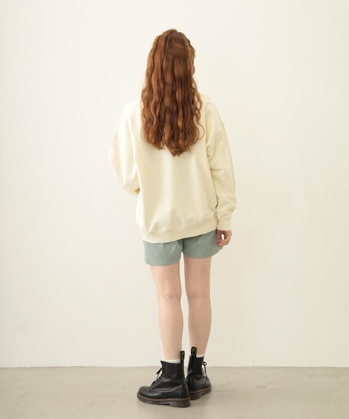 MILKFED.(ミルクフェド)の「STENCIL LOGO WIDE CREW SWEAT TOP(スウェット・レディース・オフホワイト/ブラック/オリーブ・M/L)」の15枚目の写真