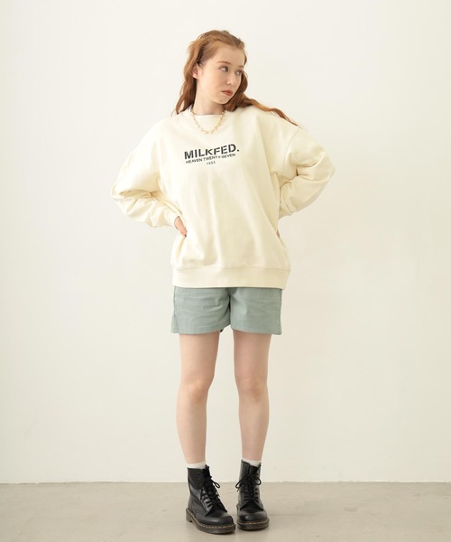 MILKFED.(ミルクフェド)の「STENCIL LOGO WIDE CREW SWEAT TOP(スウェット・レディース・オフホワイト/ブラック/オリーブ・M/L)」の16枚目の写真