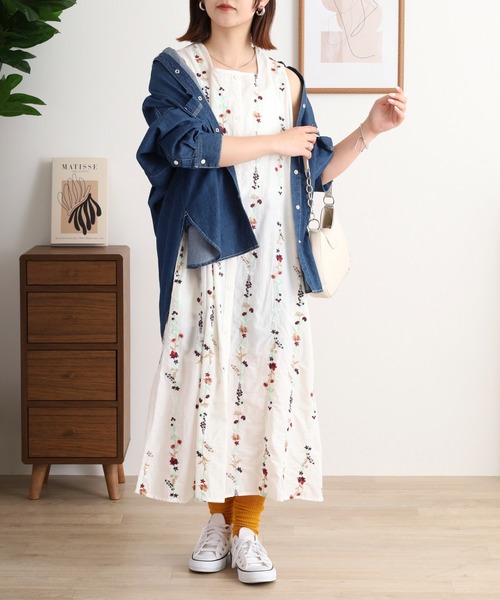 Emago(イマゴ)の「EMAGO 花ストライプ総柄刺繍ジレ(ベスト・レディース・オリーブ/アイボリー・FREE)」の1枚目の写真