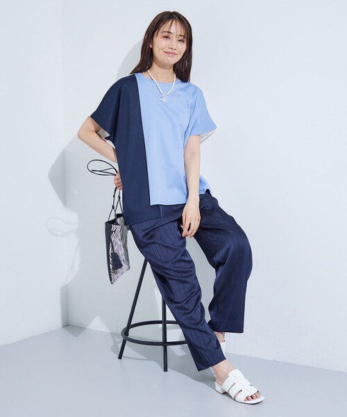 INDIVI(インディヴィ)の「【洗える/汗ジミ防止】バイカラー&アシメヘム Tシャツ(Tシャツ/カットソー・レディース・ホワイト/ベージュ系その他7/ブルー系9/ピンク系1・38/34/05/15 /13)」の13枚目の写真