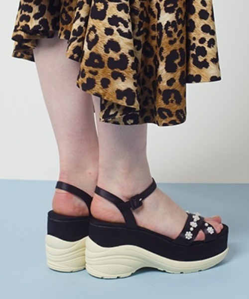 HONEY MI HONEY（ハニーミーハニー）の「pearl wedge sandal（サンダル・レディース・ピンク/ブラック・L/M/S）」の2枚目の写真