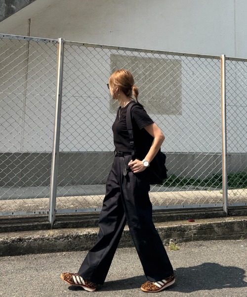 ISOOK(アイスー)の「バックスリットクロップドTシャツ(chiica select) / シンプルトップス 白T 黒T 半袖 ショート丈 短丈 クロップド丈 クルーネック 無地 ホワイト ブラック 白 黒(Tシャツ/カットソー・レディース・ホワイト/ブラック・FREE)」の7枚目の写真