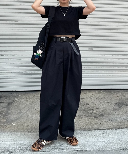 ISOOK(アイスー)の「バックスリットクロップドTシャツ(chiica select) / シンプルトップス 白T 黒T 半袖 ショート丈 短丈 クロップド丈 クルーネック 無地 ホワイト ブラック 白 黒(Tシャツ/カットソー・レディース・ホワイト/ブラック・FREE)」の9枚目の写真
