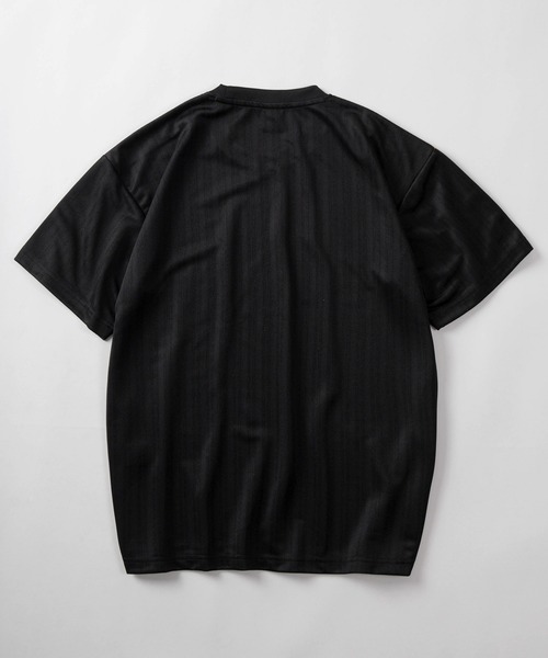 CONVERSE(コンバース)の「【71】【CONVERSE/コンバース】Cマーク & ブランドロゴ ユニフォームデザイン シャドウストライプ Tシャツ 接触冷感 /吸水速乾(Tシャツ/カットソー・メンズ・ブラック/ホワイト・M/L/XL)」の3枚目の写真