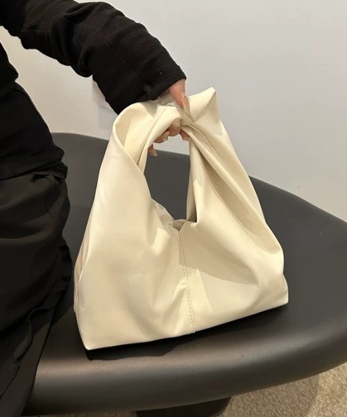 ampm（エーエムピーエム）の「ソフトフェイクレザー変形ハンドバッグ（ハンドバッグ・レディース・ブラック/ホワイト/ブラウン・FREE）」の9枚目の写真
