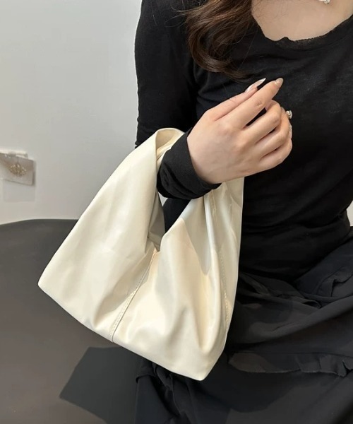 ampm（エーエムピーエム）の「ソフトフェイクレザー変形ハンドバッグ（ハンドバッグ・レディース・ブラック/ホワイト/ブラウン・FREE）」の10枚目の写真